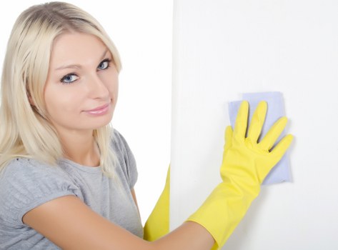 Professional curtain cleaning in a Fulham apartment with careful fabric treatment